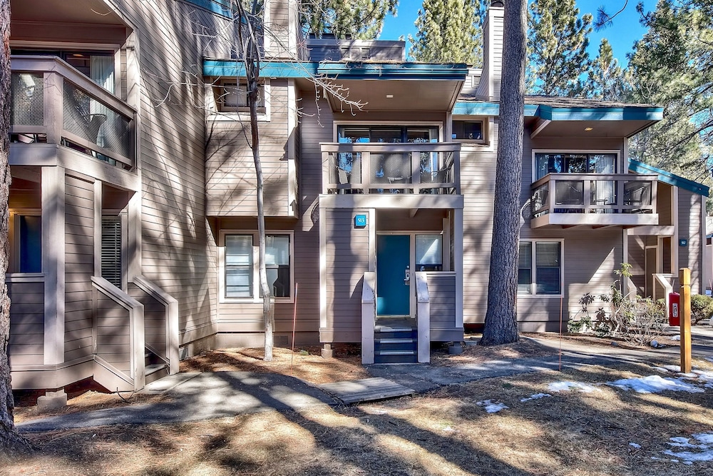 513 Pine Grove