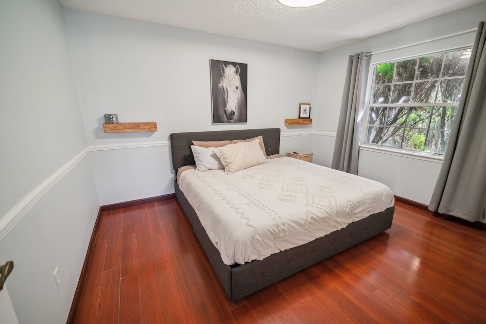 Pondside Perch - Your Waterfront Retreat 3 Bedroom Home