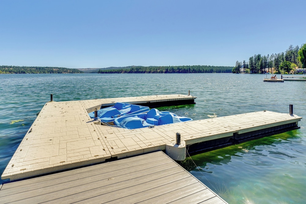 Waterfront Deck w/ Fire Pit: Lake Spokane Gem!