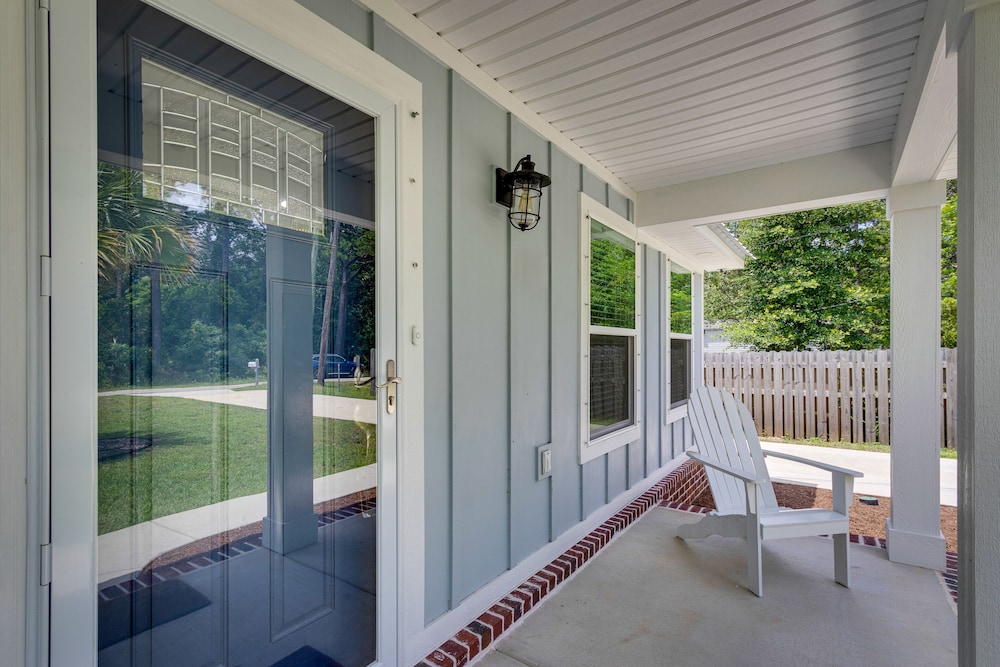 Gulf Breeze Home w/ Screened Porch: Near Beach! view 4