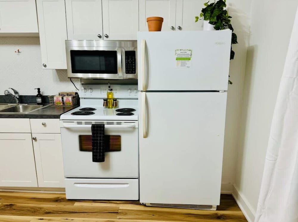 Jungle House Downtown Columbus – Modern Boutique Suites