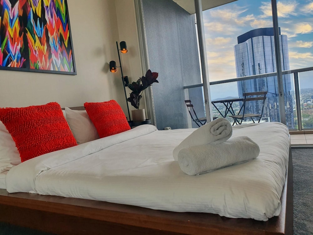 Brisbane Vacations - 2BR Stunning Views CBD Pool Gym Netflix - Property Image 7