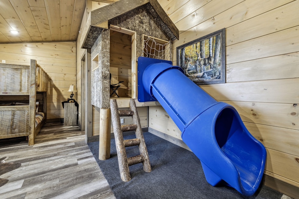 Grand Splash Lodge 6 Bedroom Cabin