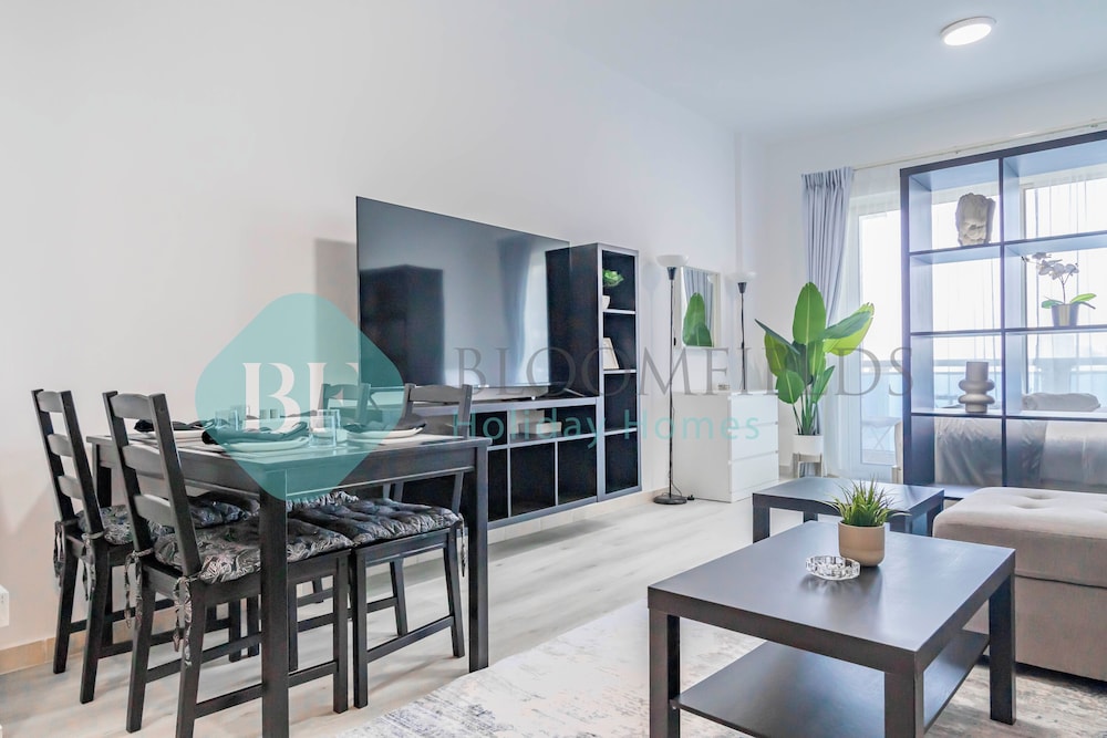 Bloomfields STU Lago Vista Sea View