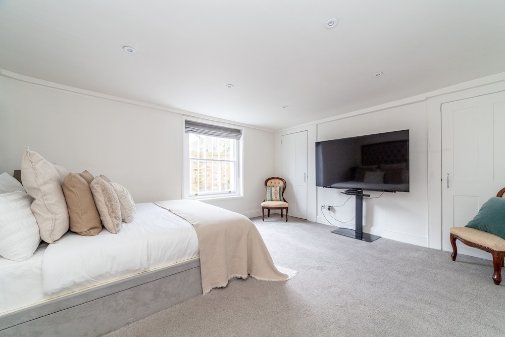 Modern & Stylish House in Deptford