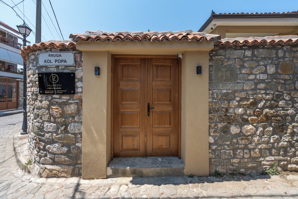 Villa Zoi A Stay to Remember I Guest House in Elbasan Castle