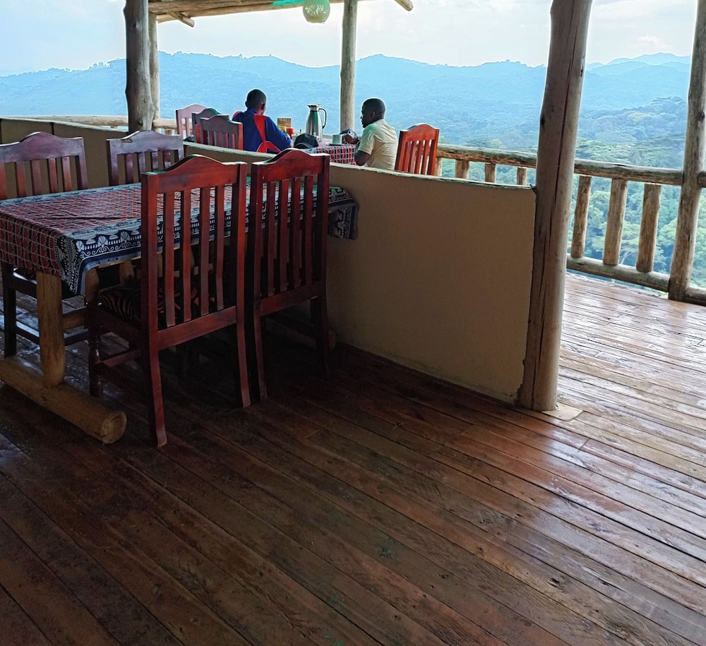 Bwindi Neckview Lodge