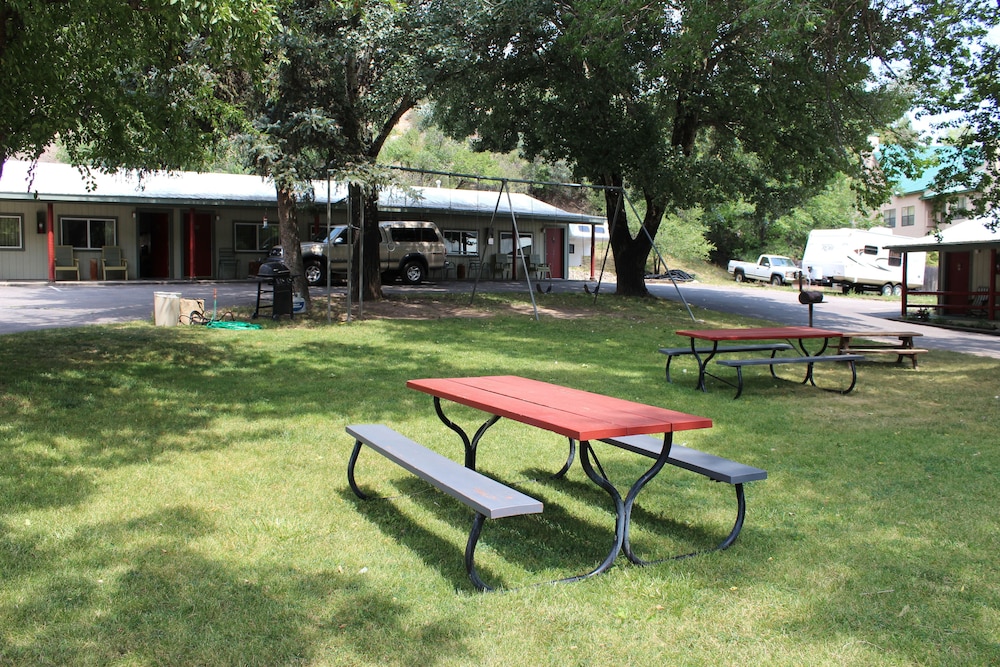 Wapiti Self-Service Lodge