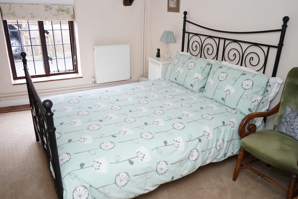 Historic 2bed - Traditional Countryside Retreat view 5