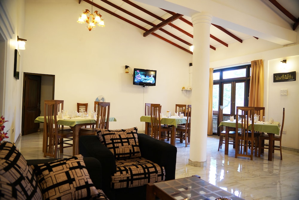 Moon Hills Hotel