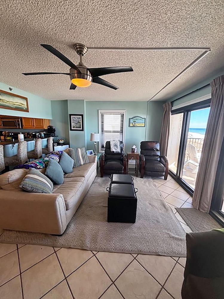 Ocean Breeze East 201