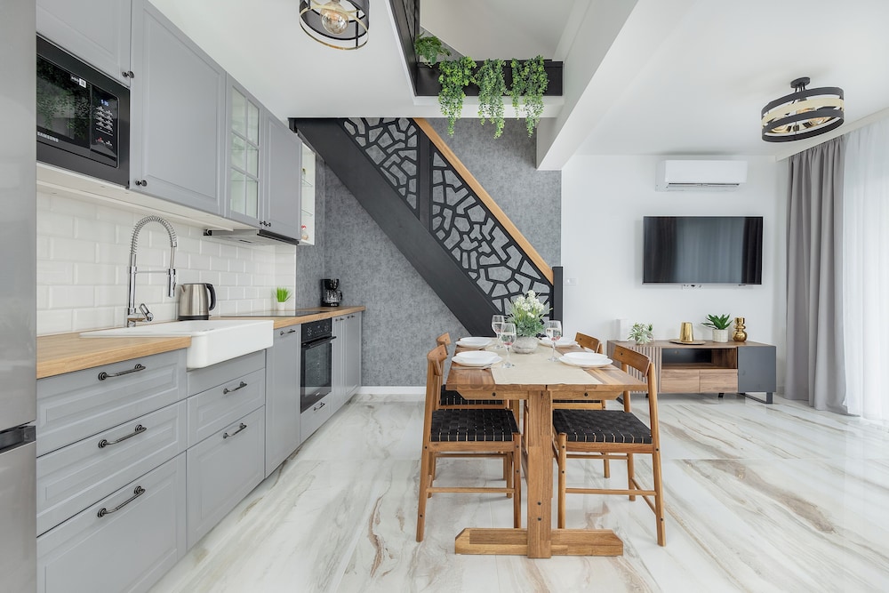 Two-level Apartment by Renters Prestige