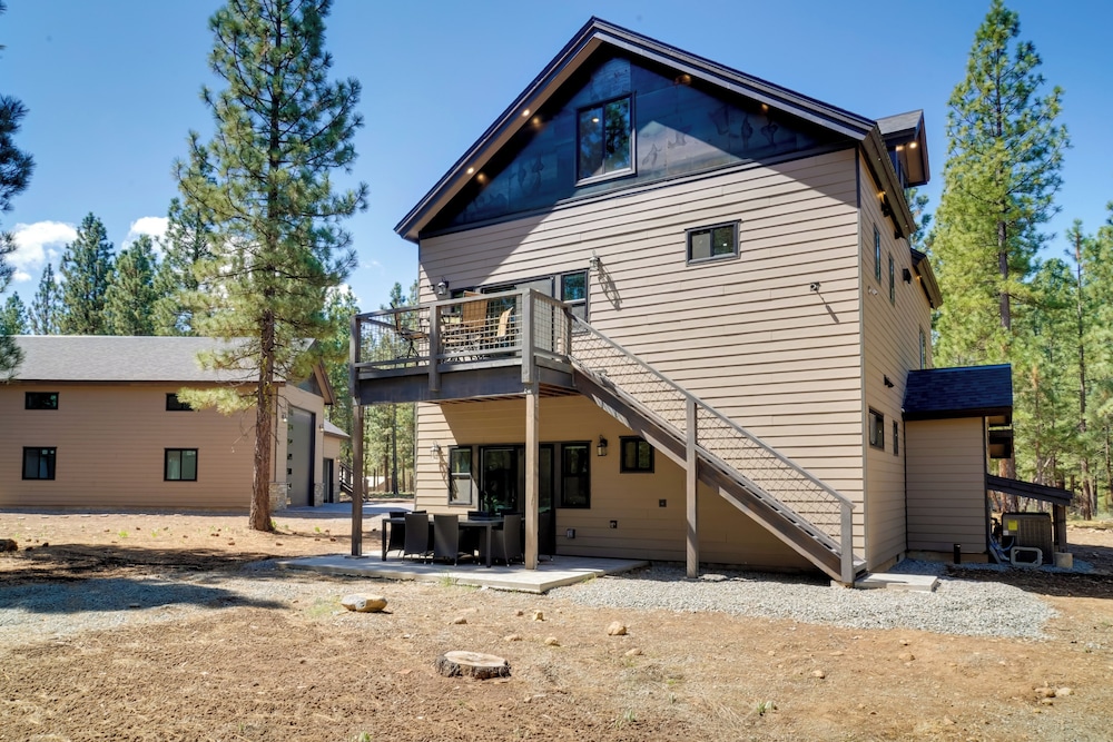 7 Mi to Lake Davis: Family Outdoor Retreat w/ Deck