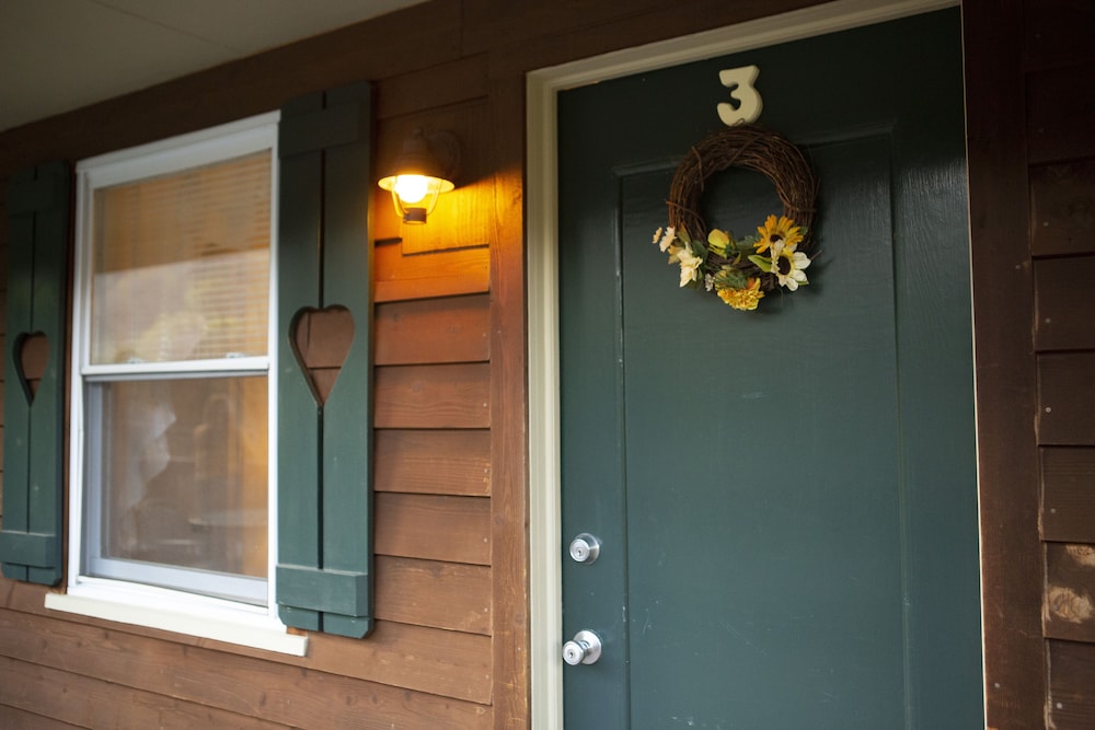 The Chimney Rock Inn & Cottages