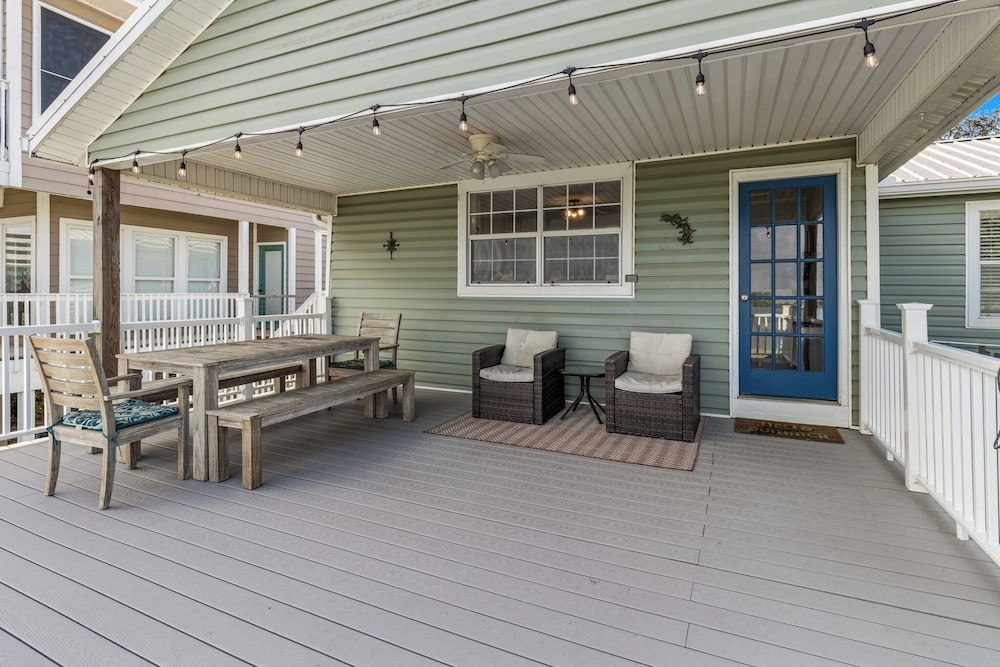 Serenity Shores by Southern Vacation Rentals