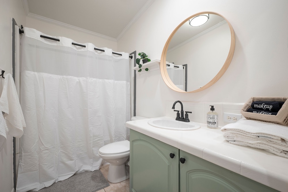 Bright 4BR Home Near Beach Historic Downtown