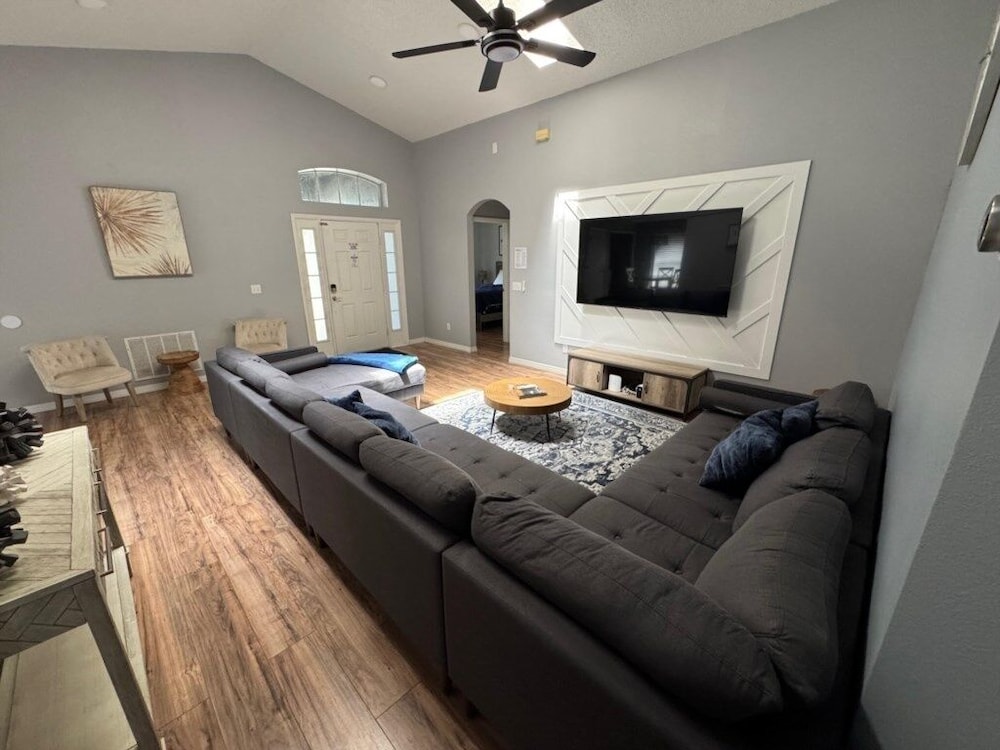 Beach Bums Villa 3 Bedroom Home