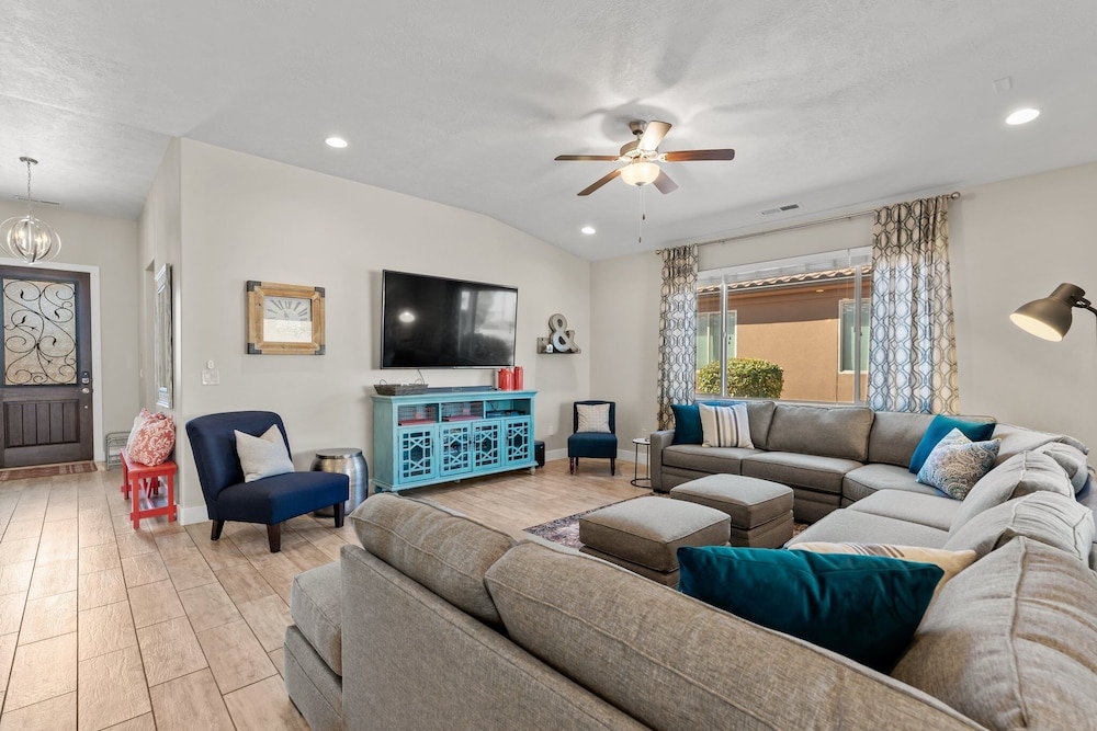 2 Units Reunion Property 7 Bedroom Home
