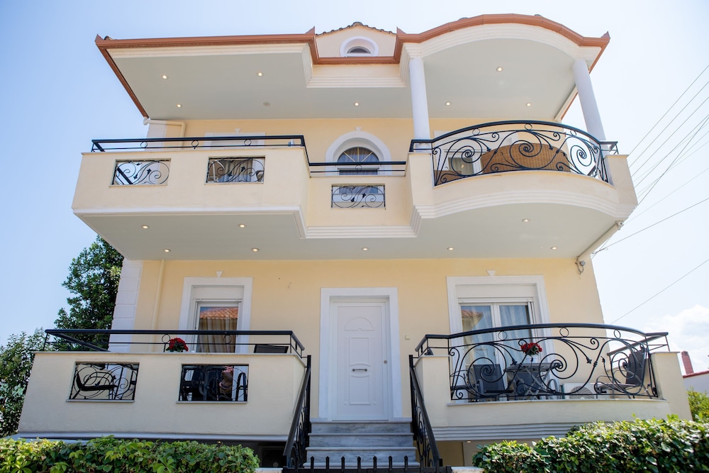 Prime Luxury Villa Beach Front