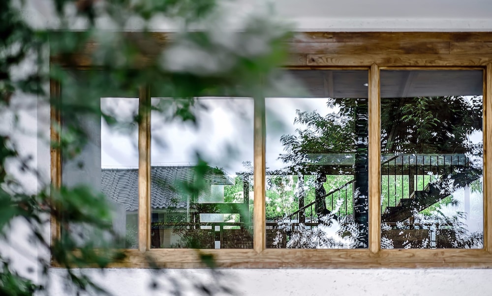 Sunyata Pure House
