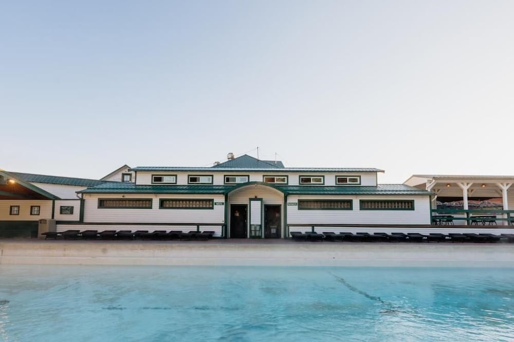 Chico Hot Springs Resort & Day Spa