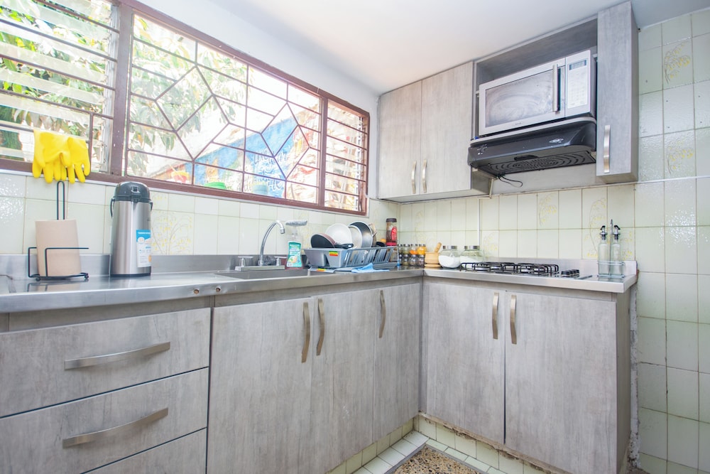 Blue Coast Hostal - Hostel