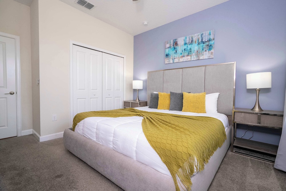 Stunning Game Room & Pool Jacuzzi Storey Lake 2799