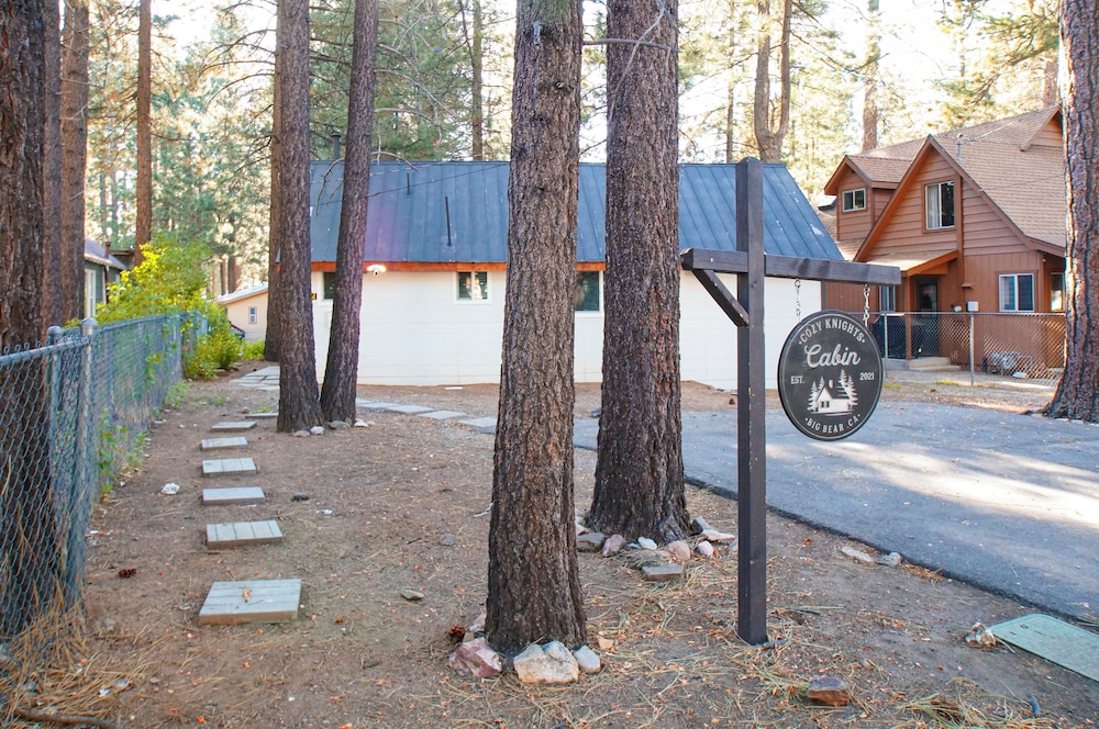 Cozy Knight Cabin