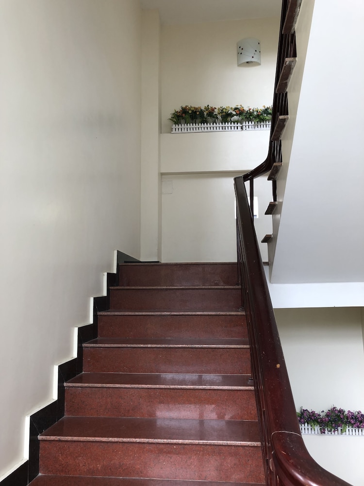 Cat Ba Central Hotel II - Hostel