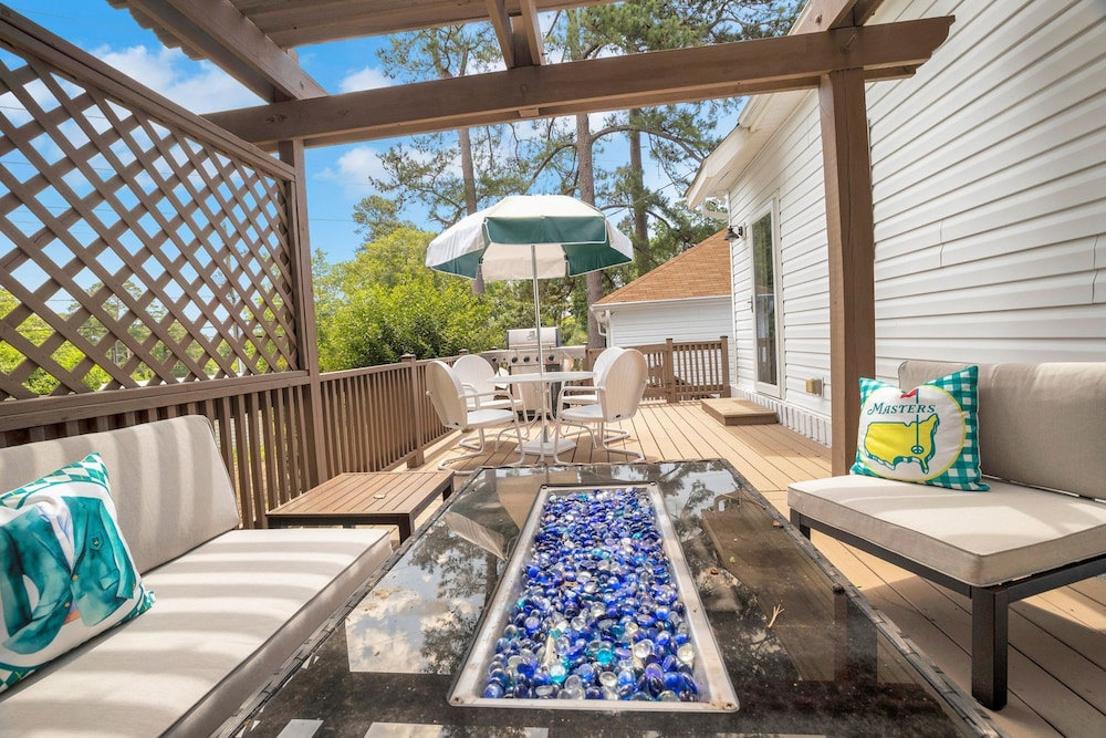 Augusta Getaway Near Masters Porch Swing Deck
