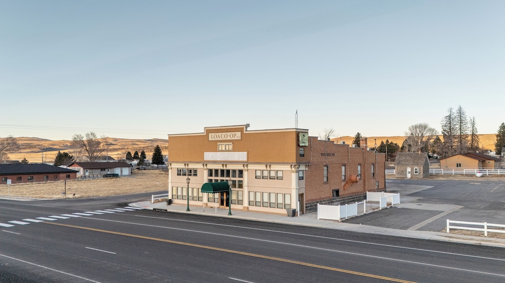 Road Creek Inn