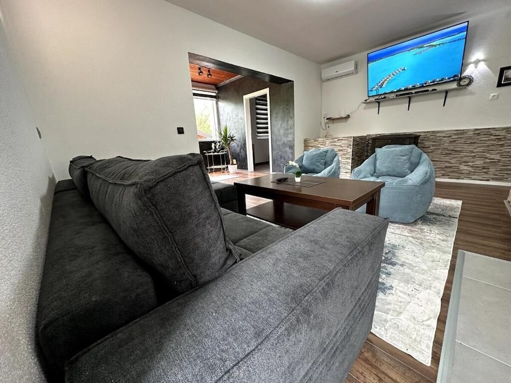 Rijeka Villa-Spacious 4BR with Pool