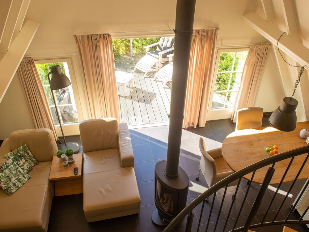 Villa Retreat With Pets view 4
