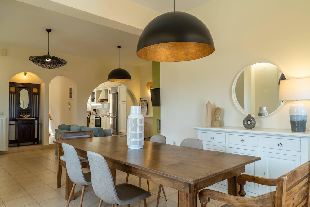 Villa Dimitra With Swimming Pool