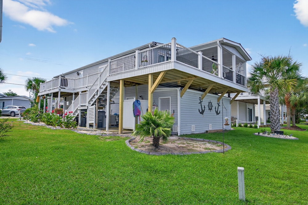 Coastal Retreat Steps From Private Beach 2 Bedroom Apts