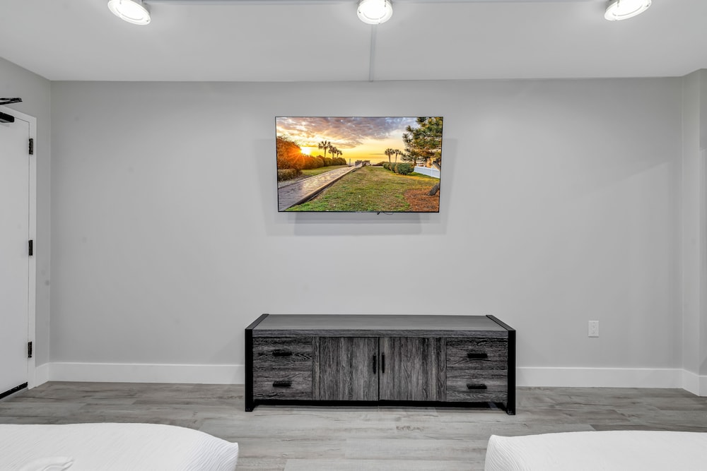 Breakers Tower 1BR Oceanfront Condo view 4