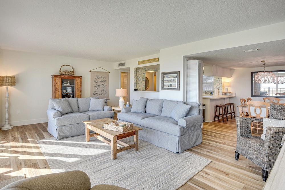 Beachfront Condo w/ Pool Access in Ponce Inlet