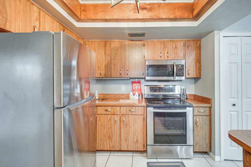 6 Mi to Gemini Springs Park: Chic Home w/ Pool!