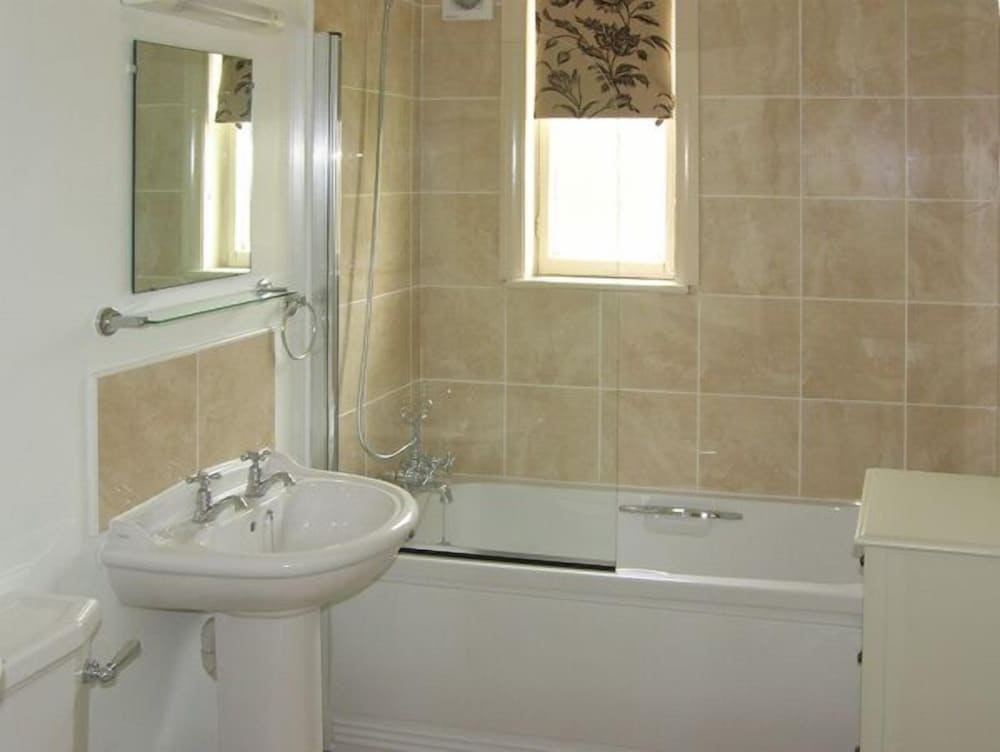 Knutsford Vacations - Dairy Apartment 1 - Property Image 9