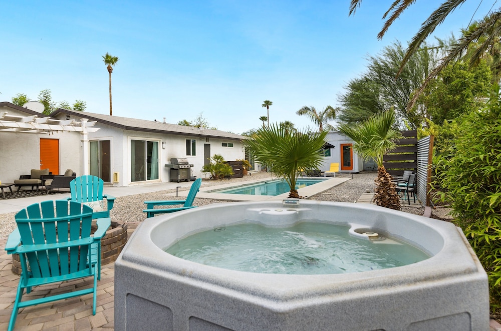 Holiday Pool Paradise