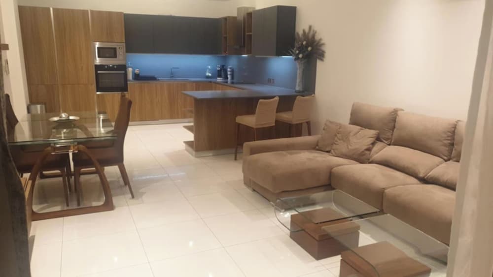 Eivissa Apartment - Spacious Accommodation