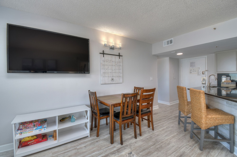 The Palace Resort by Elliott Beach Rentals