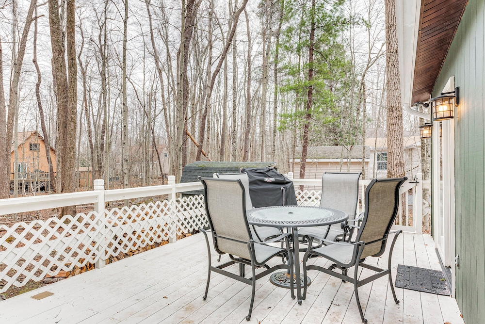 Lake Access & Game Room: Cabin in Pocono Mtns
