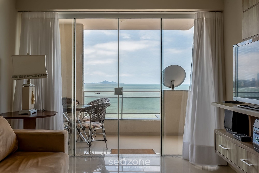 Cozy 3BR apt W/balcony sea View Cet1702