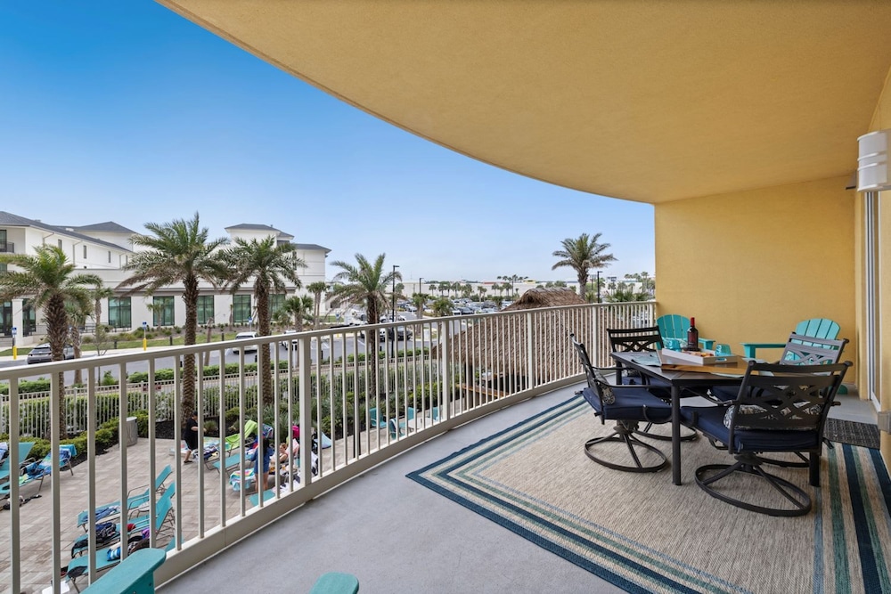 Fall Retreat Condo w Heated Pool Hot tub Pier Pk
