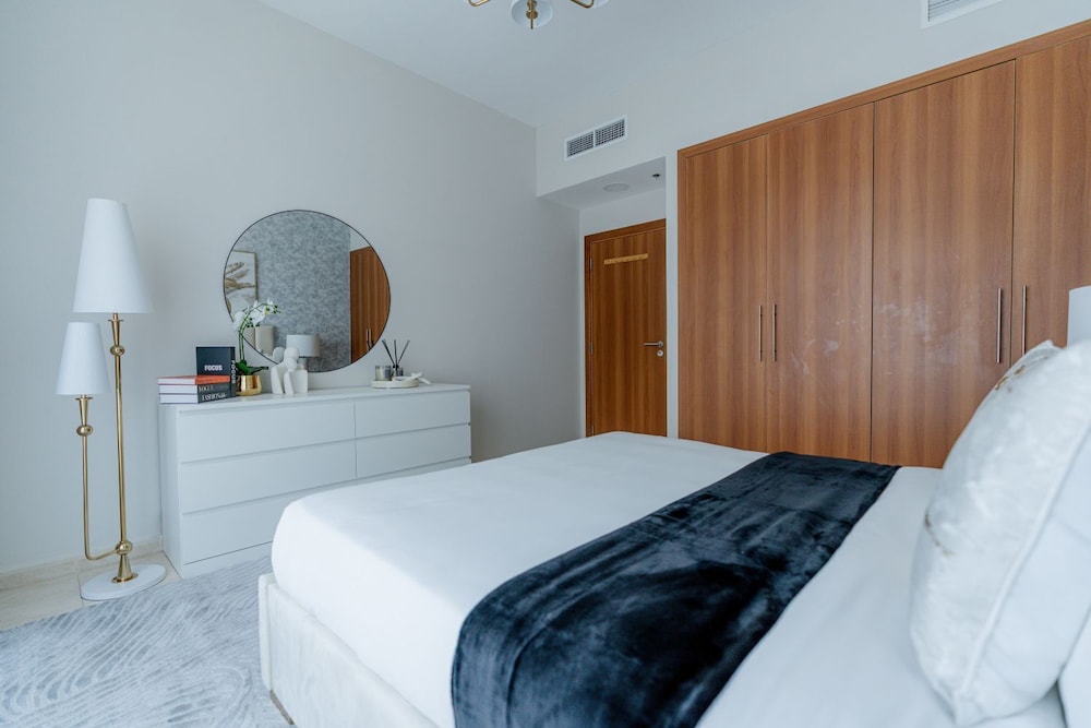 Iconic 2BR in Skycourt Dubailand
