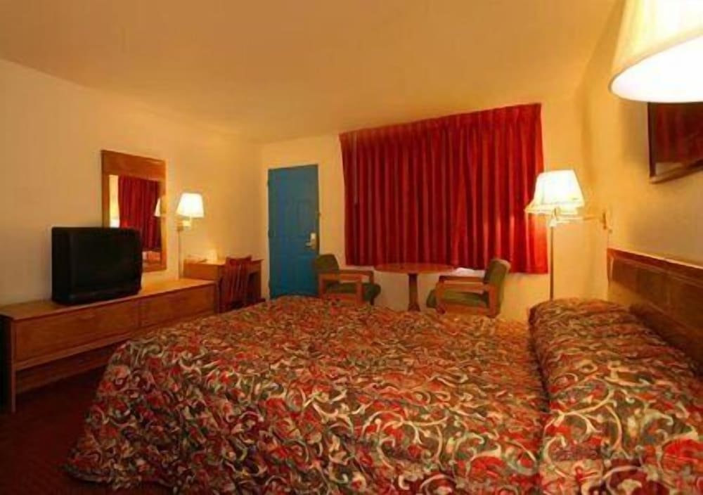 Liberal Vacations - Rodeway Inn - Property Image 10