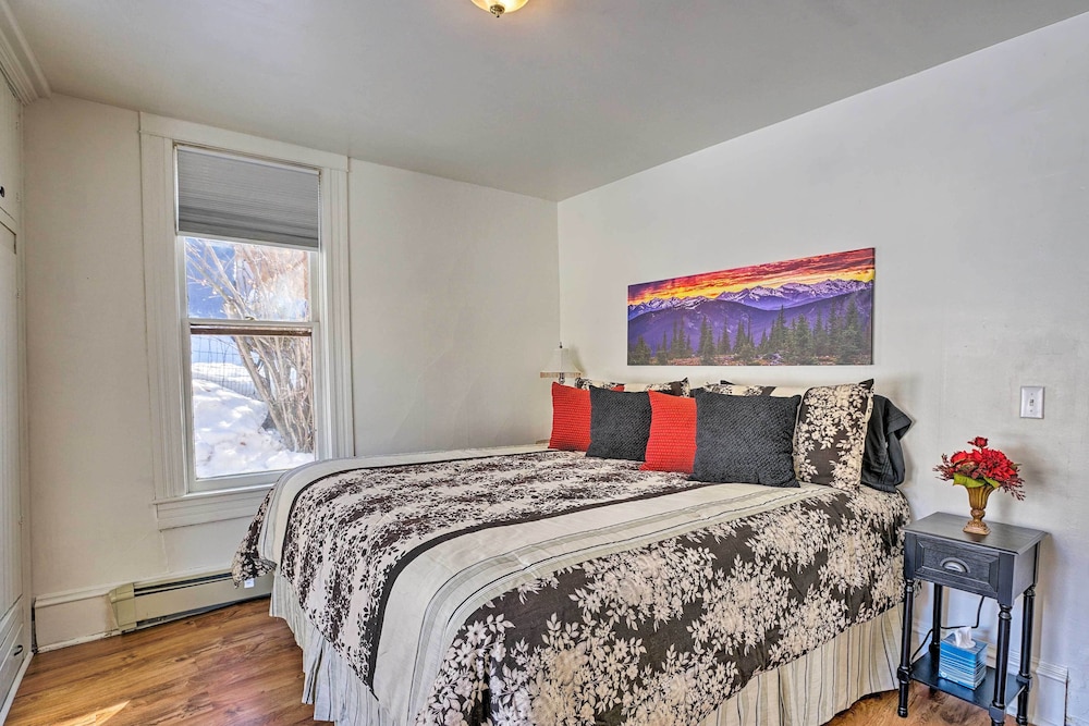 'victory Victorian House' - Walk to Dtwn Glenwood! view 3