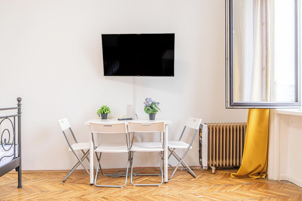 Bright 2BR Apartment Near Danube