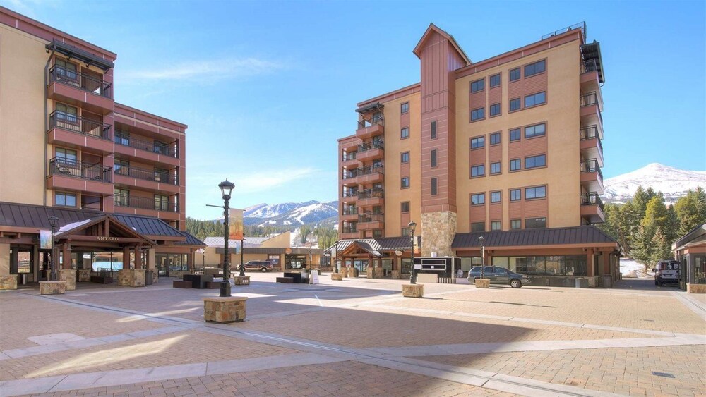 Ski-in, Ski-out 3 Bedroom in Downtown Breckenridge at Peak 9